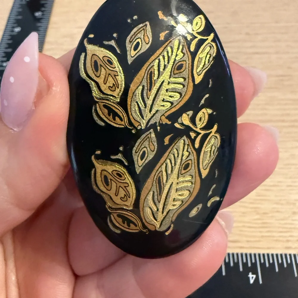 Black Oval Vintage Brooch‎ with Gold Leaf Motif